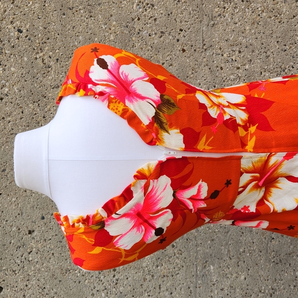 1970s barkcloth Hawaiian Dress - Picture 10 of 11